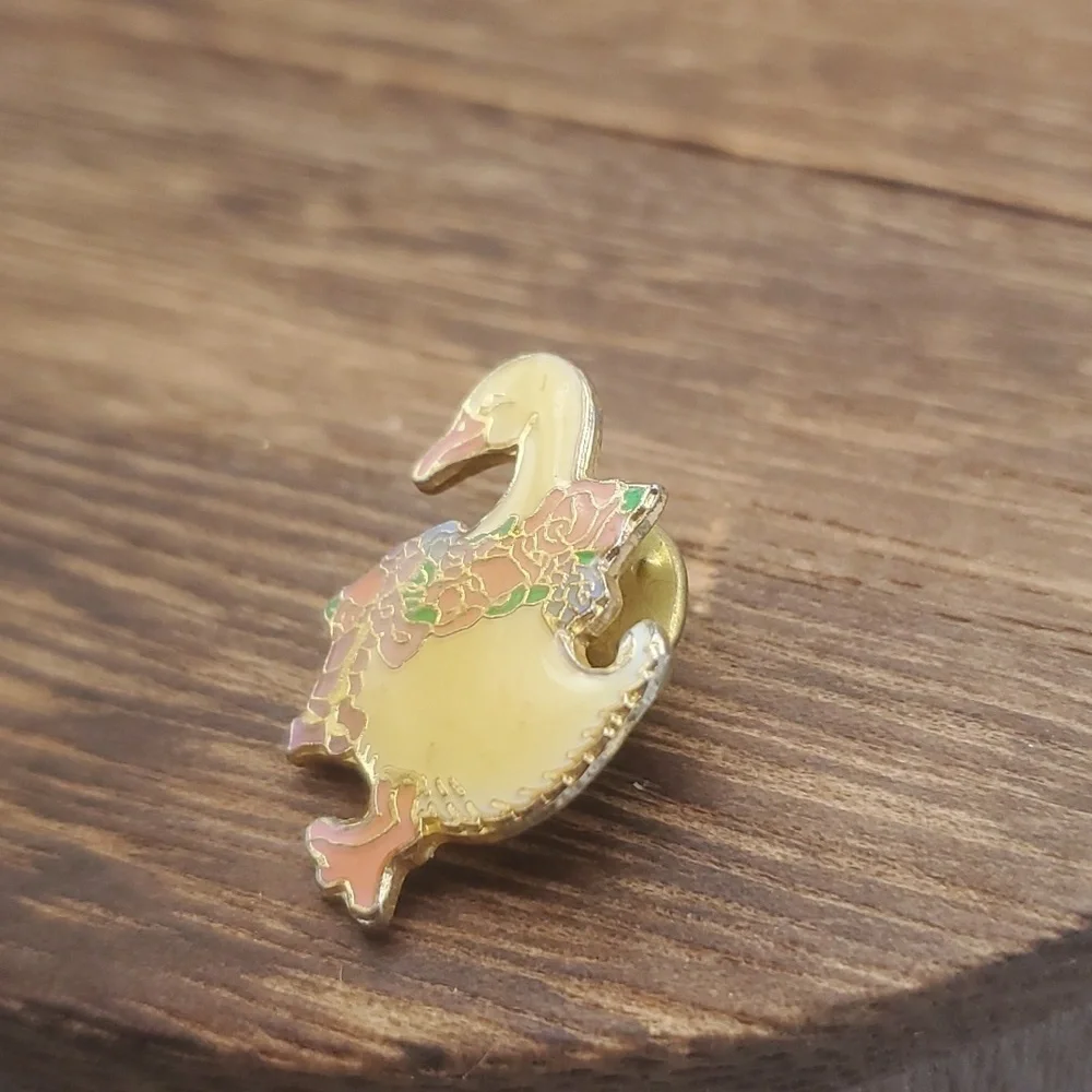 Mother goose nursery‎ vintage pin B514